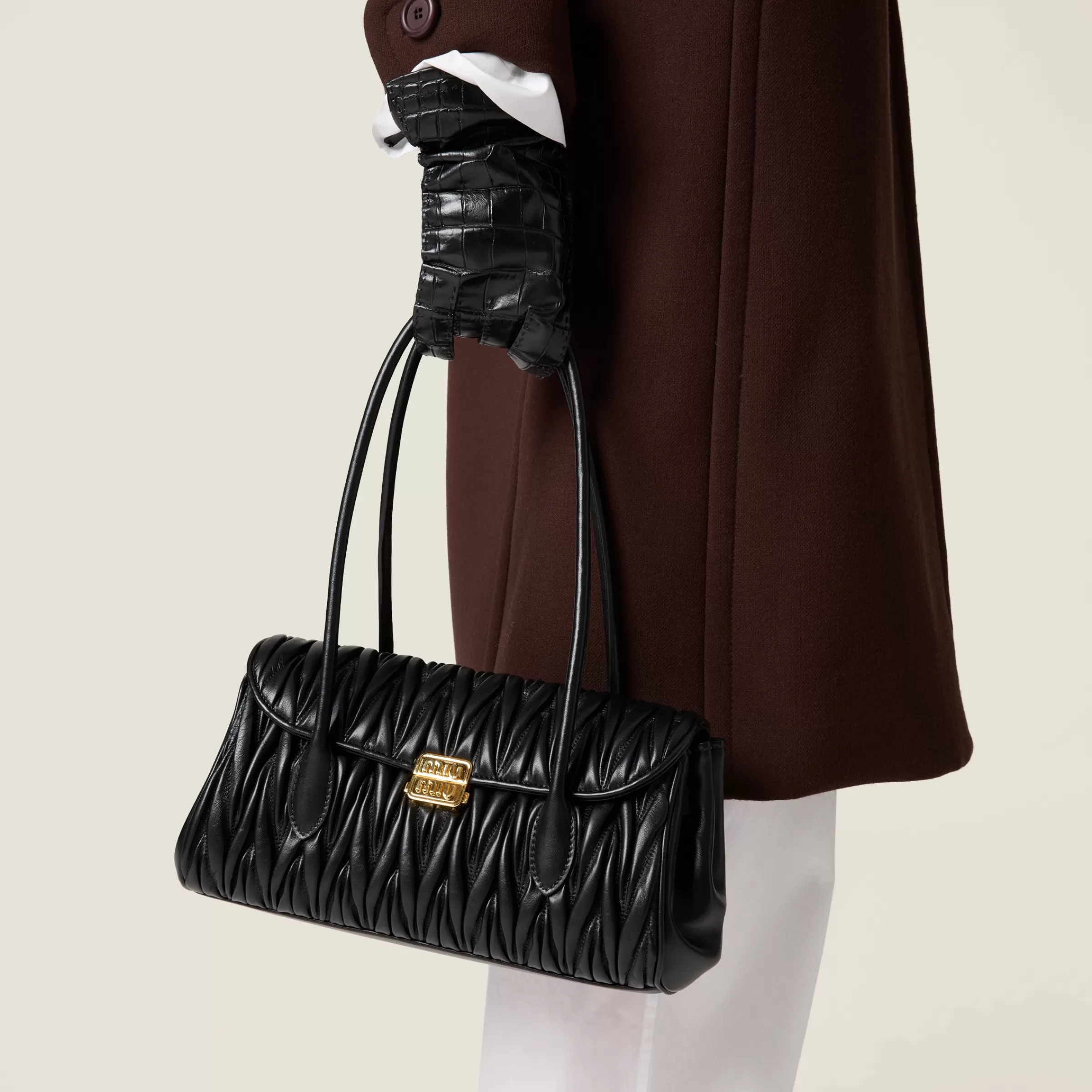 Miu Miu Borsa a spalla in nappa matelassé Nero Flash Sale