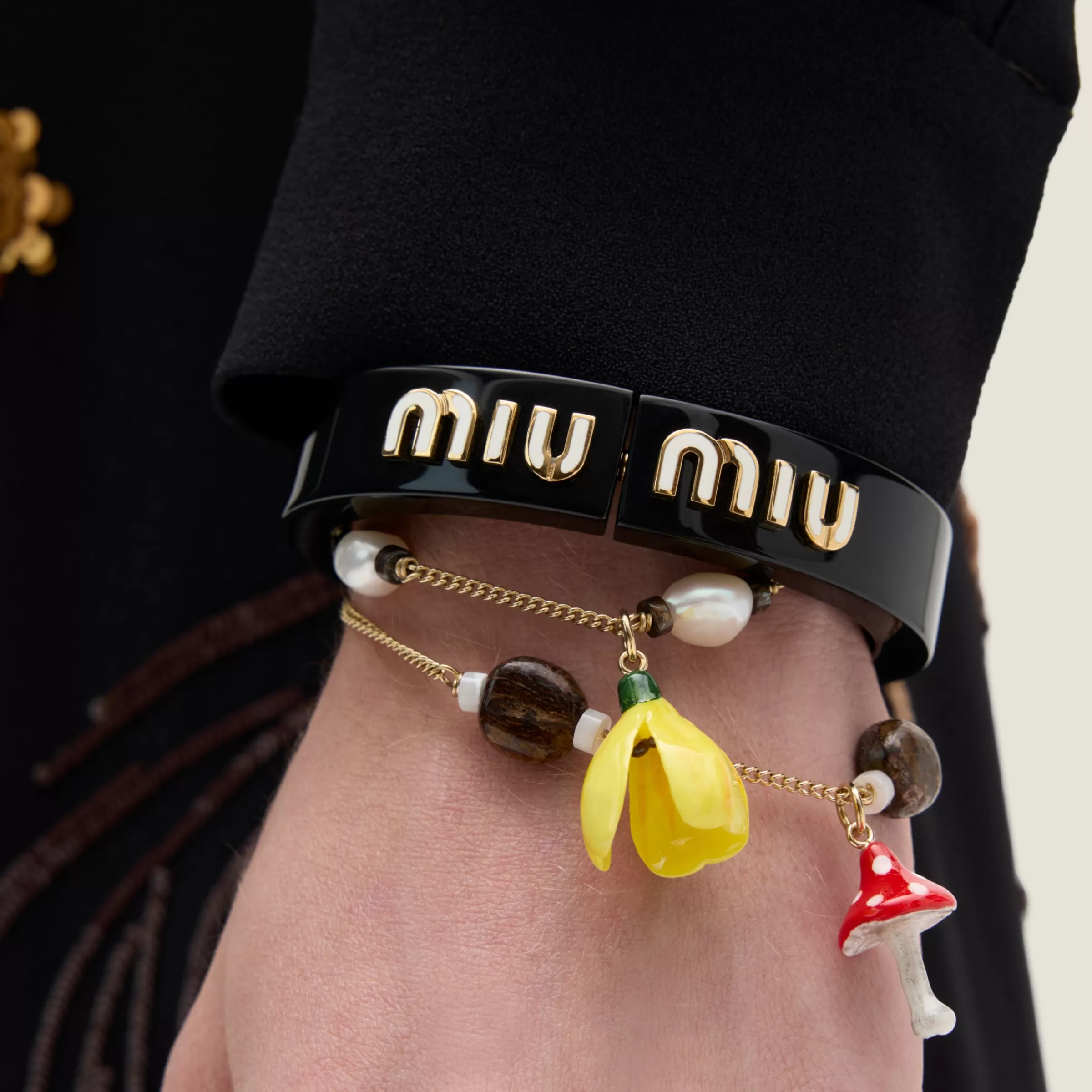 Miu Miu Bracciale in metallo e resina Oro/Bronzite Cheap