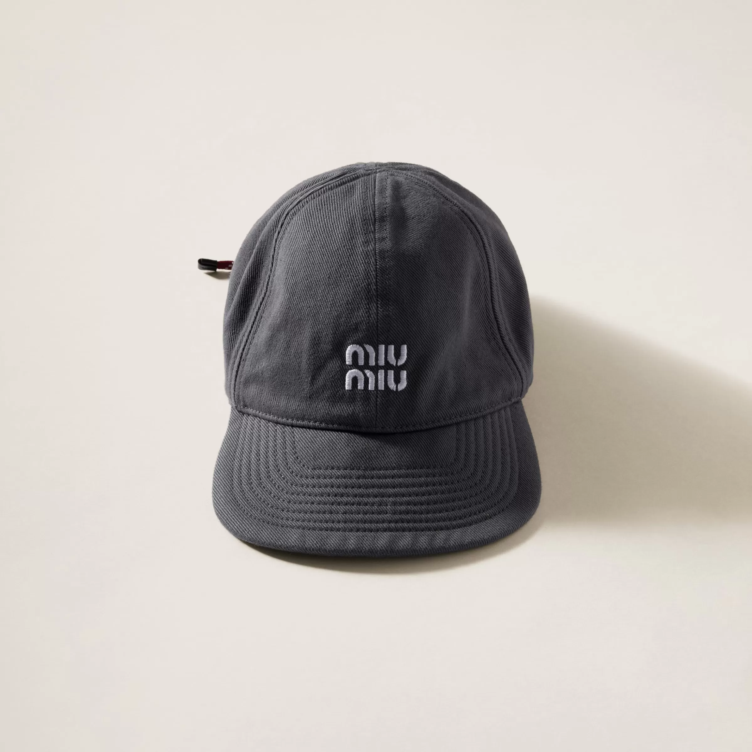 Miu Miu Cappello da baseball in denim Grigio/Amaranto Shop