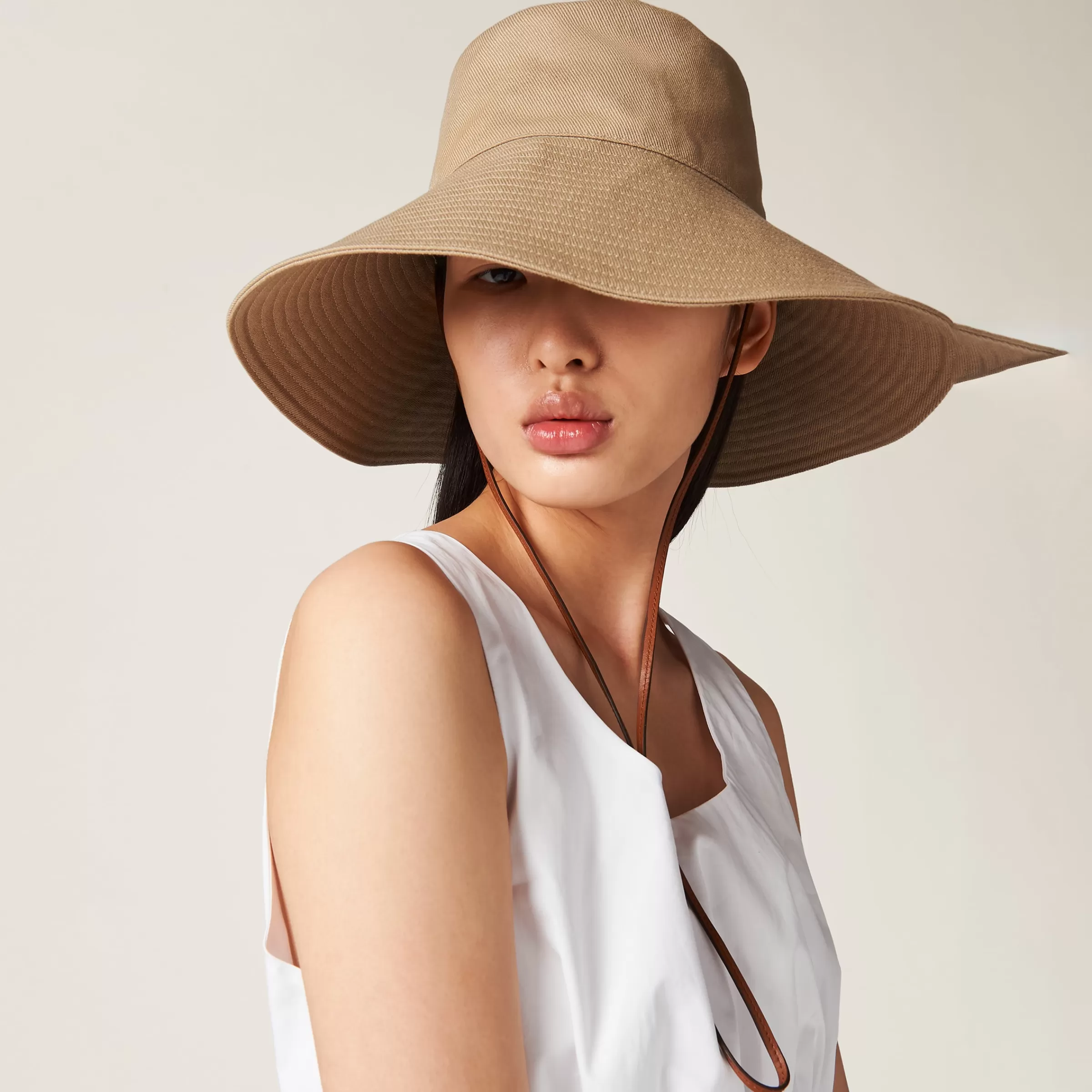 Miu Miu Cappello in Drill Kaki/Bianco Flash Sale