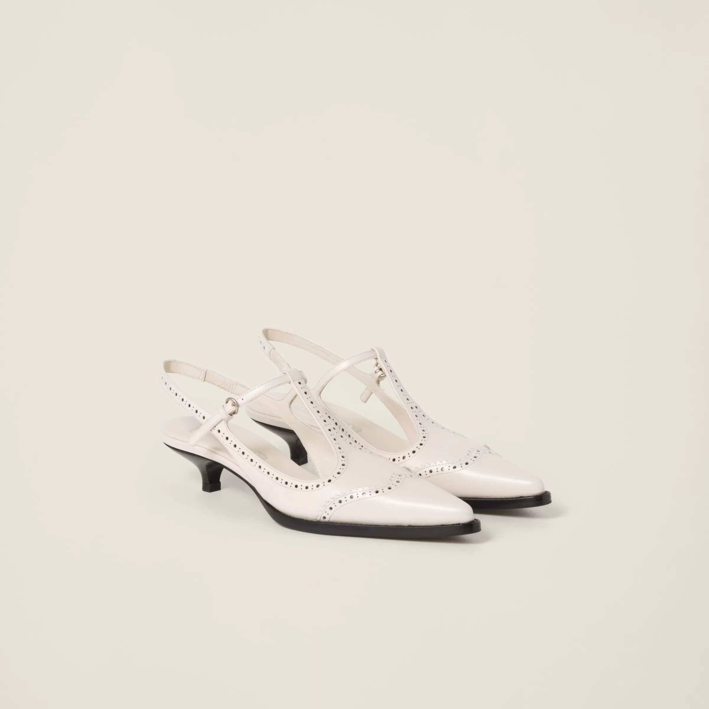 Miu Miu Décolleté Brogue in pelle spazzolata Avorio/Nero Shop