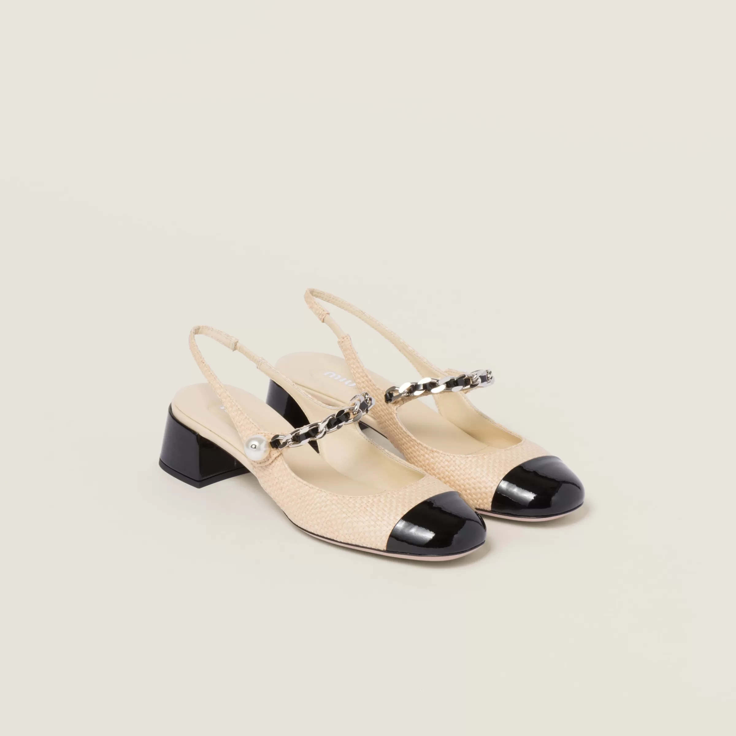 Miu Miu Décolleté slingback in rafia e vernice Naturale/Nero Hot