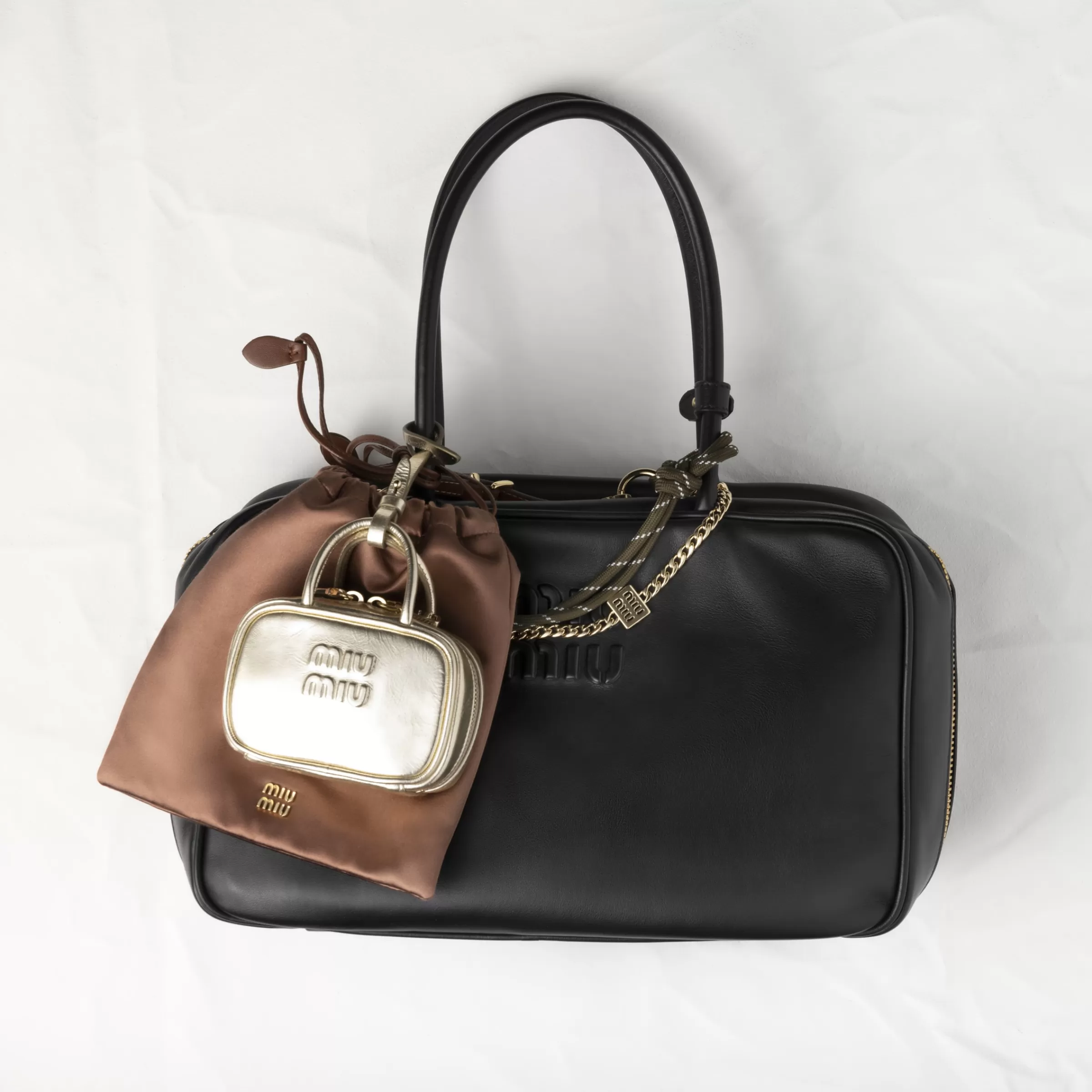 Miu Miu Micro borsa Beau in nappa laminata Pirite Flash Sale