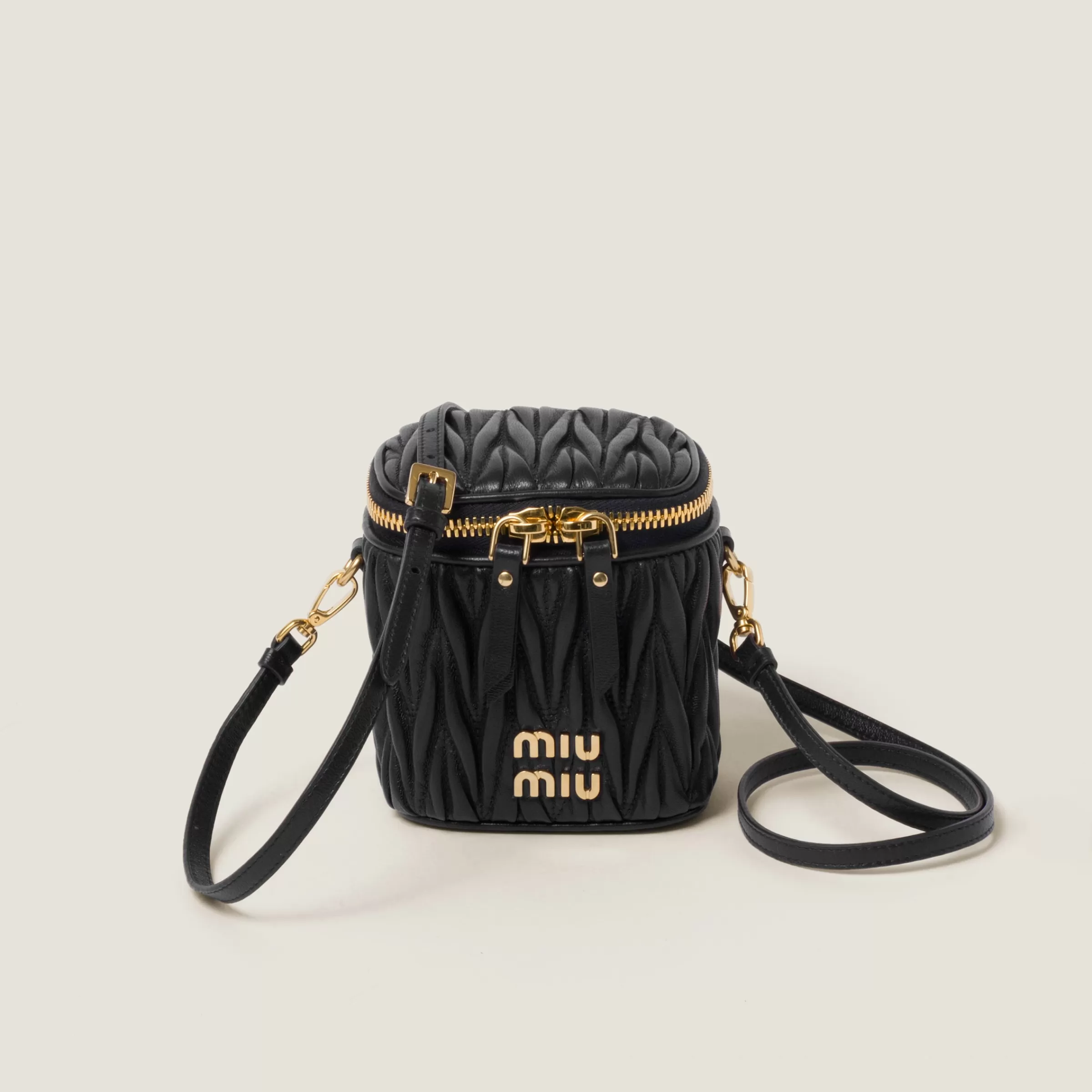 Miu Miu Micro borsa in nappa matelassé Nero Flash Sale