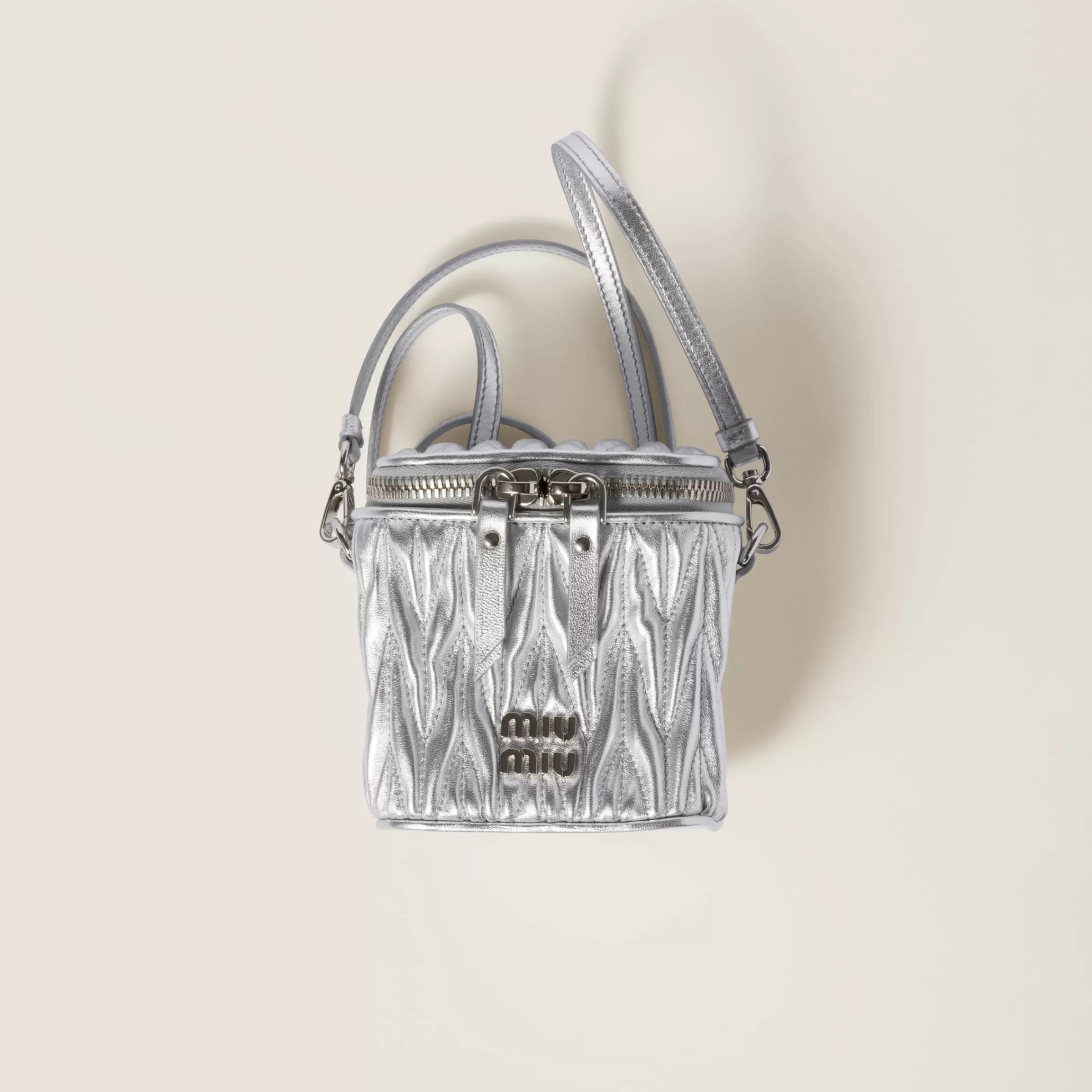 Miu Miu Micro borsa in nappa matelassé Argento Fashion