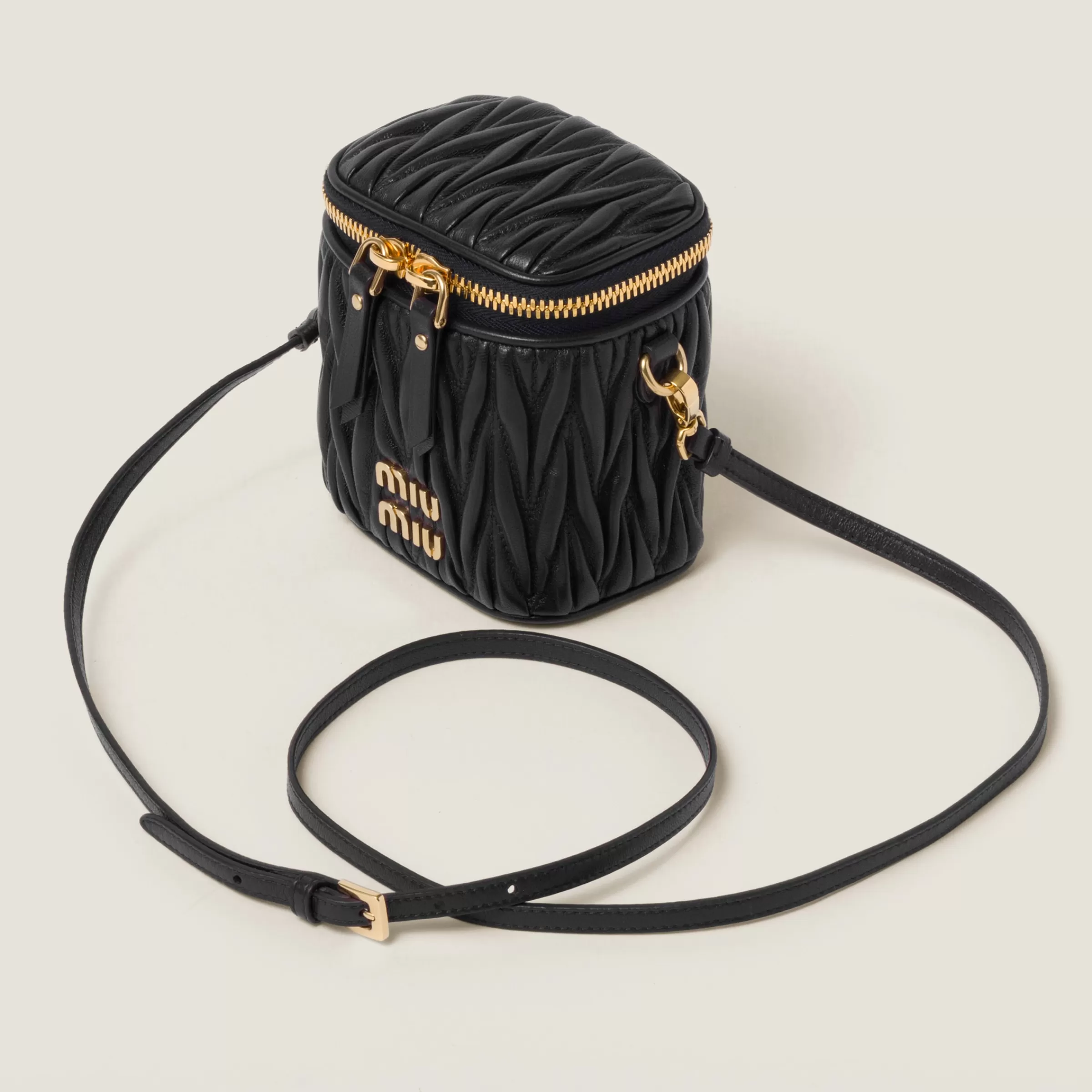 Miu Miu Micro borsa in nappa matelassé Nero Flash Sale