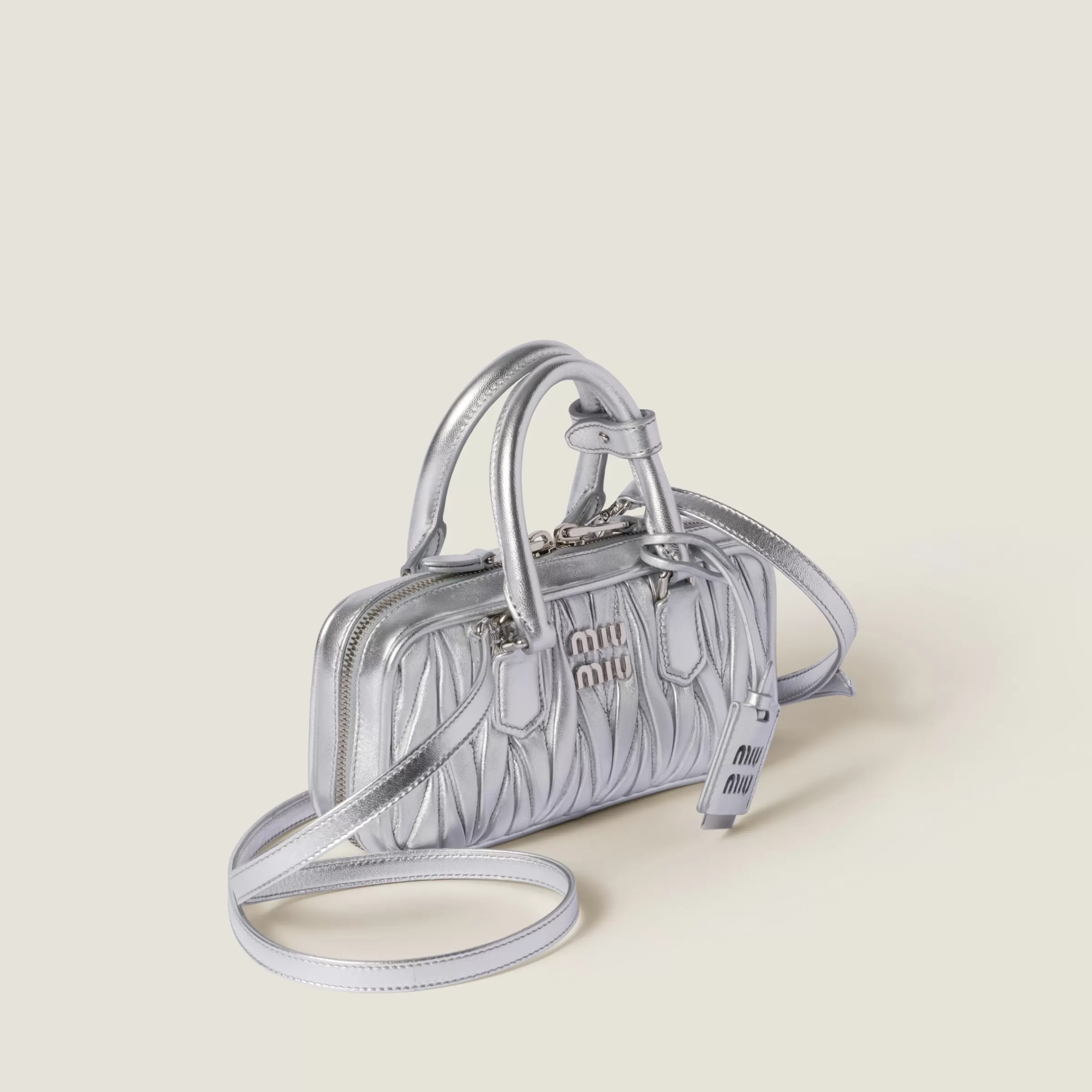 Miu Miu Mini borsa Arcadie in nappa matelassé Argento Flash Sale