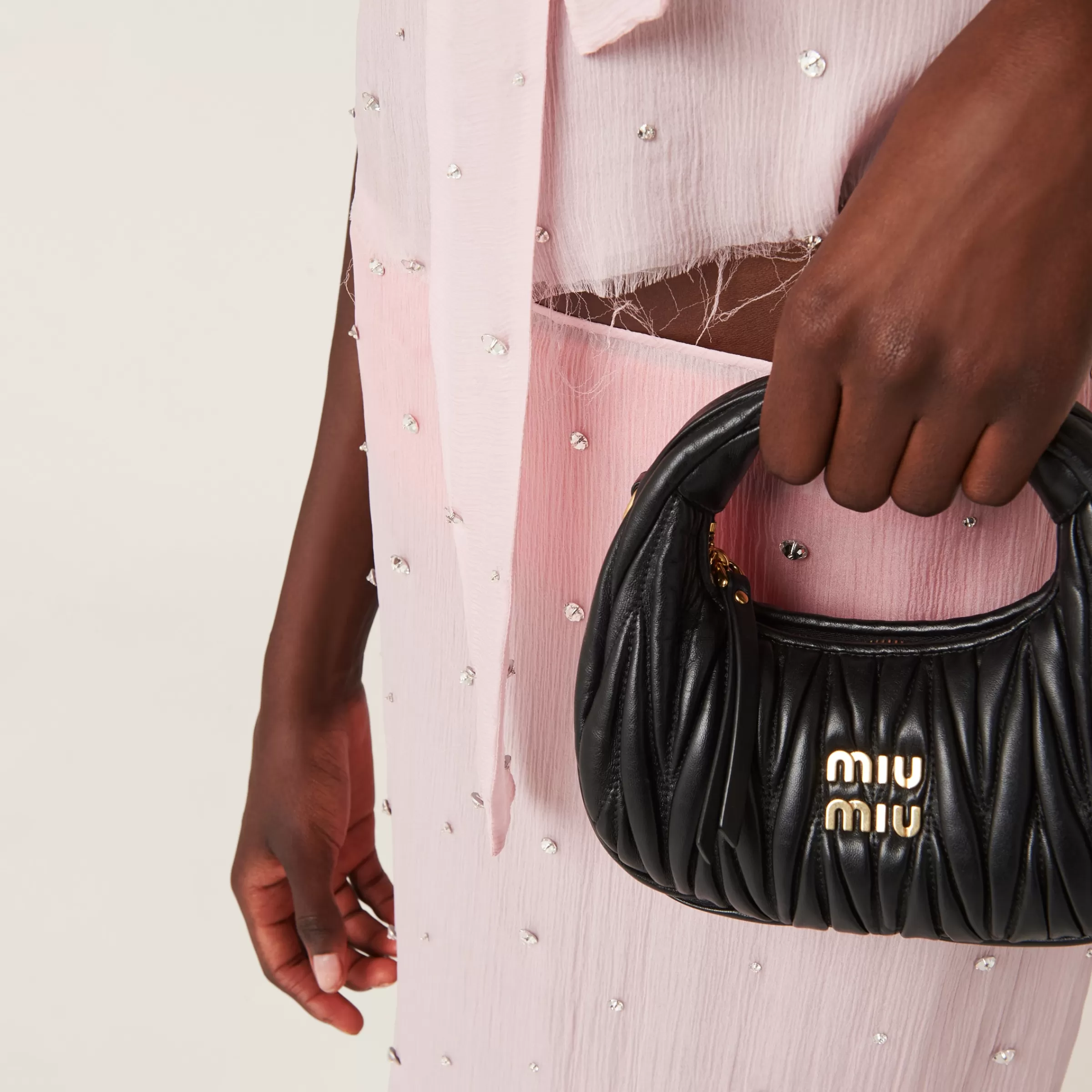 Miu Miu Mini borsa hobo Wander in nappa matelassé Nero Discount