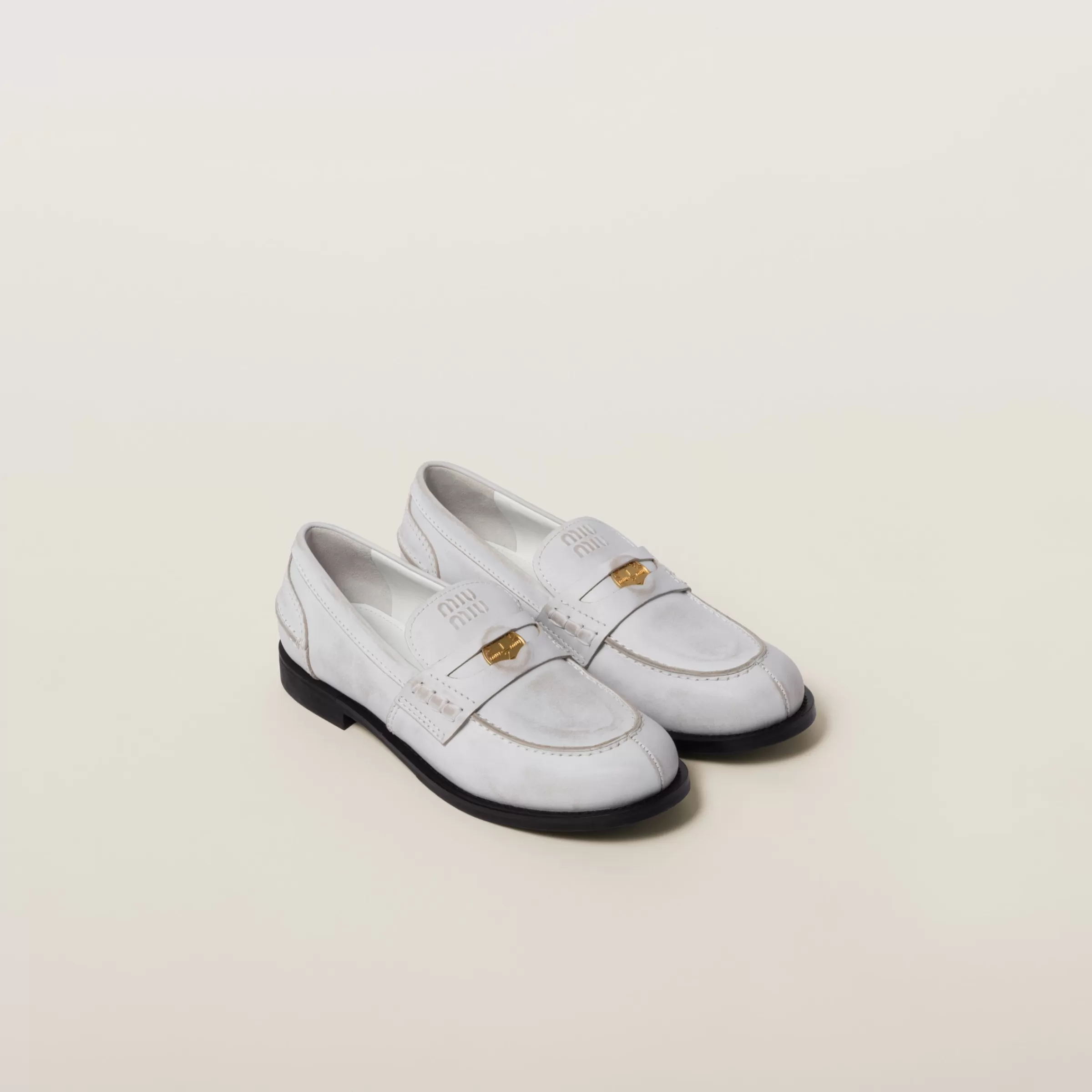 Miu Miu Mocassini in pelle effetto vintage Bianco Shop