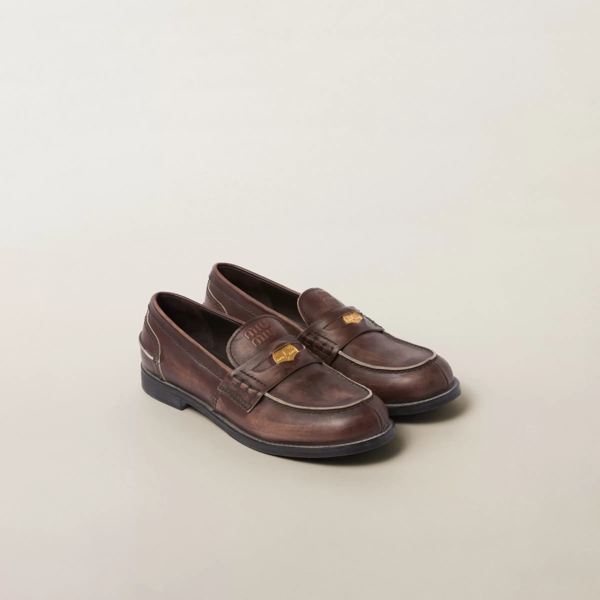 Miu Miu Mocassini in pelle effetto vintage Ebano Best Sale