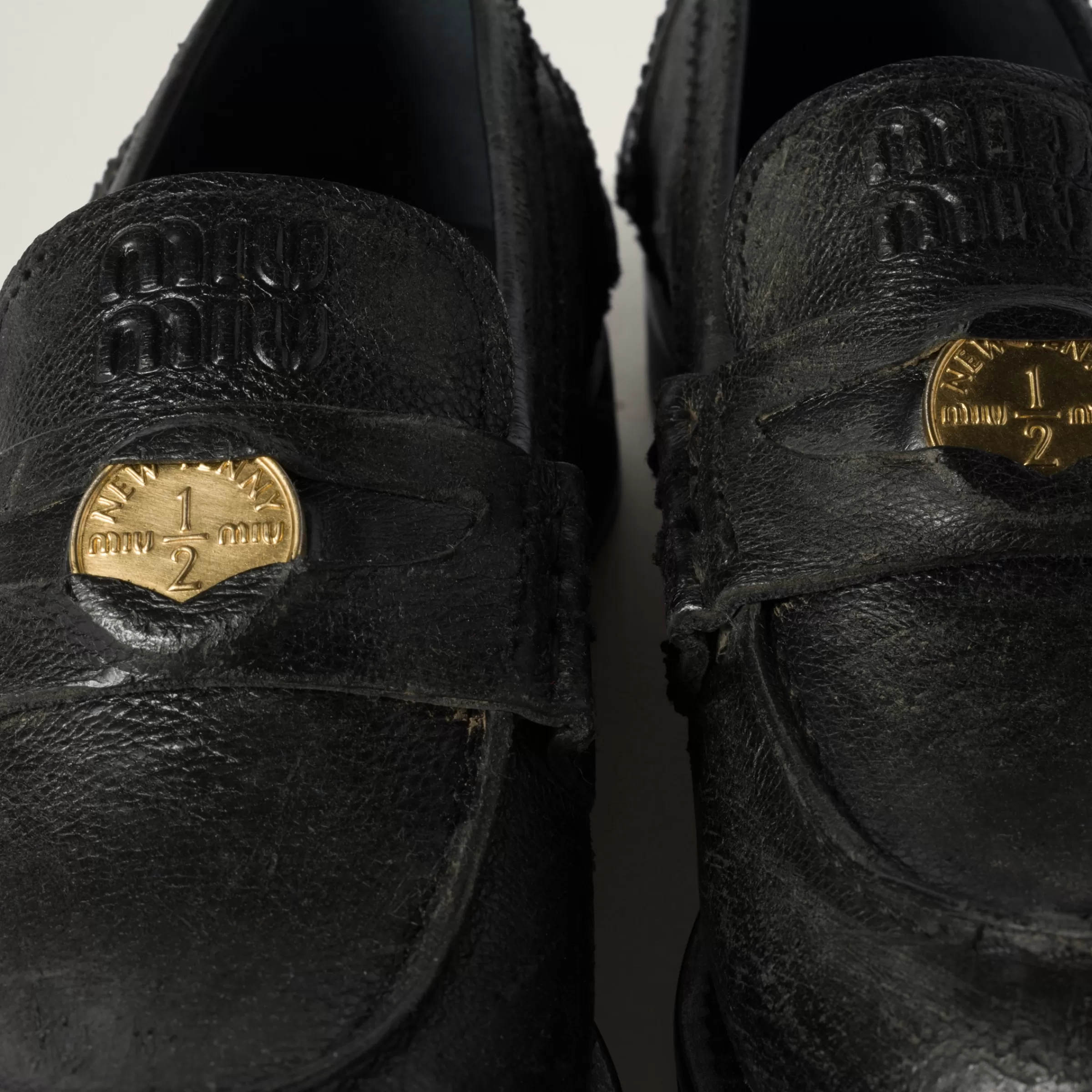 Miu Miu Mocassini in pelle effetto vintage Nero Cheap