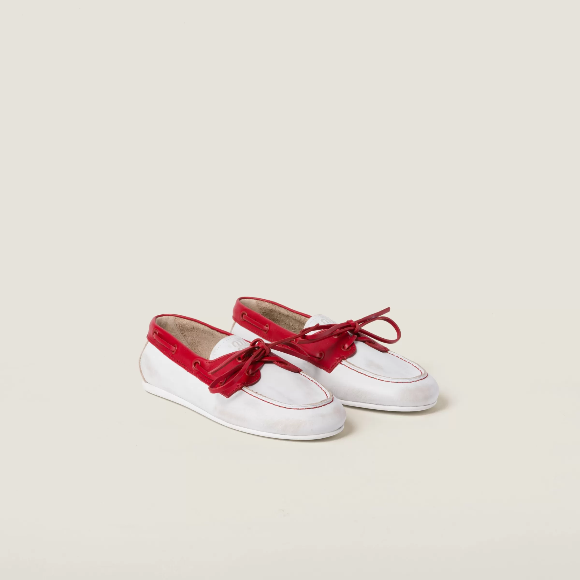 Miu Miu Mocassini sfoderati in pelle decolorata bicolore Bianco/Rosso Flash Sale