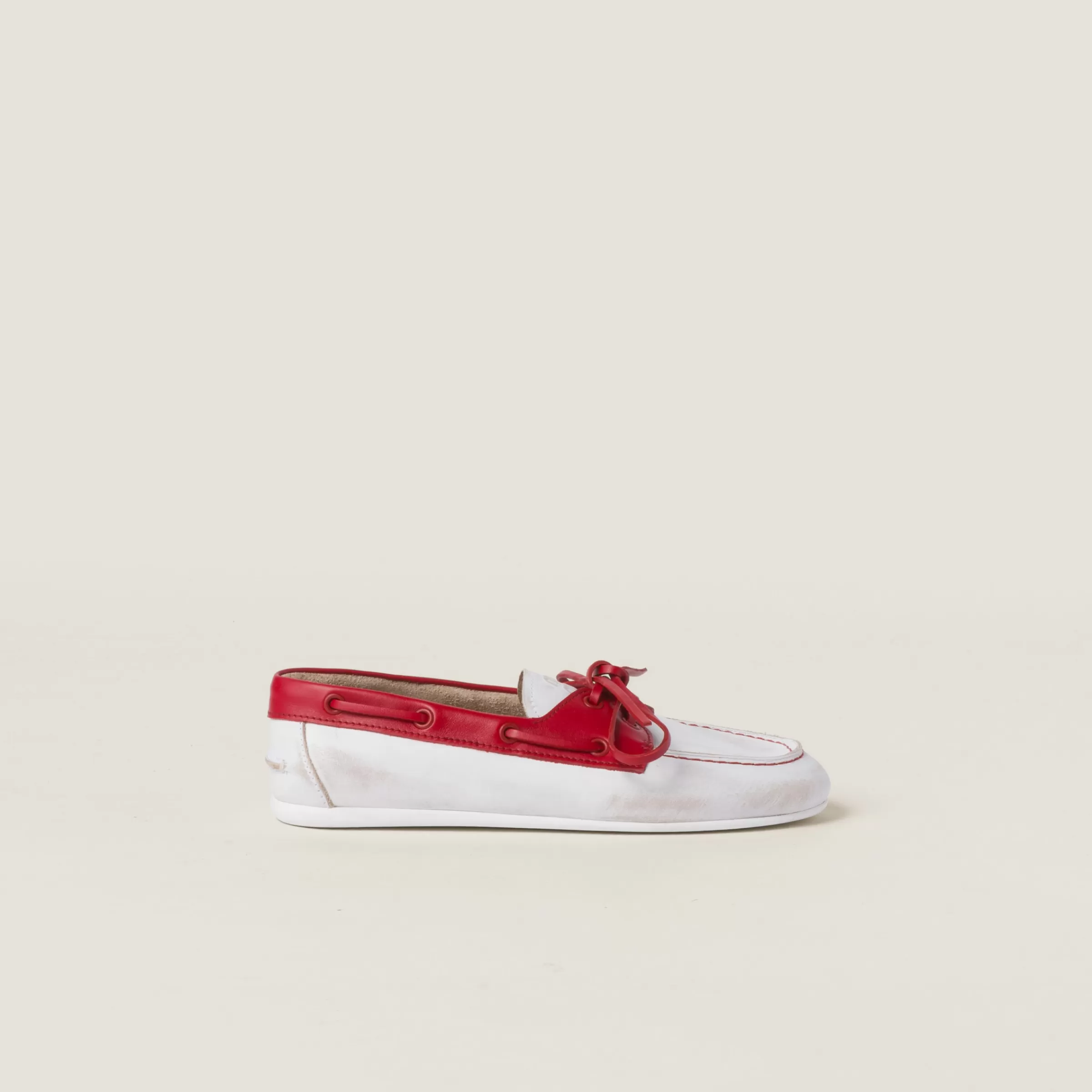 Miu Miu Mocassini sfoderati in pelle decolorata bicolore Bianco/Rosso Flash Sale
