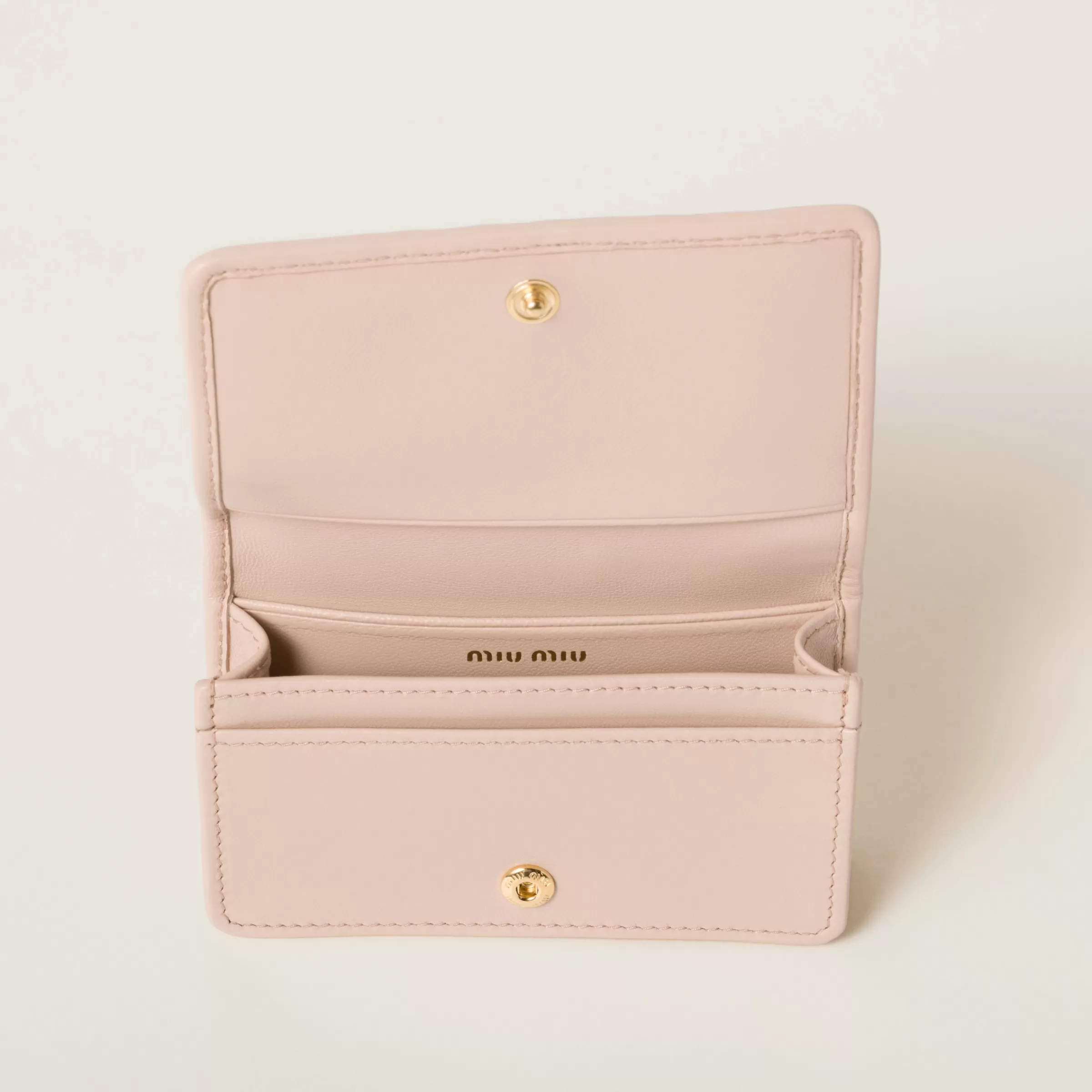 Miu Miu Portacarte in nappa matelassé Cipria Best Sale