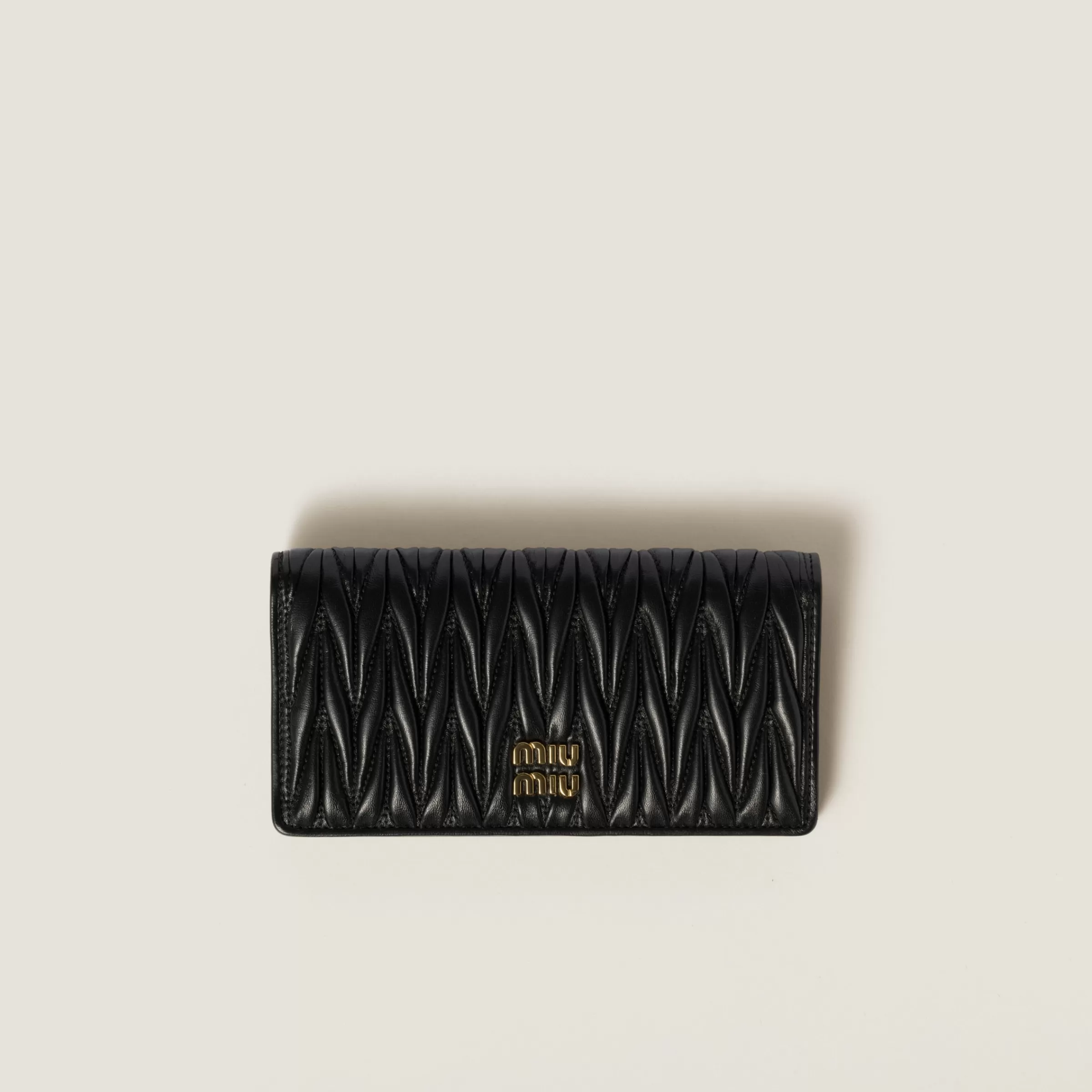 Miu Miu Portafoglio grande in nappa Matelassé Nero Flash Sale