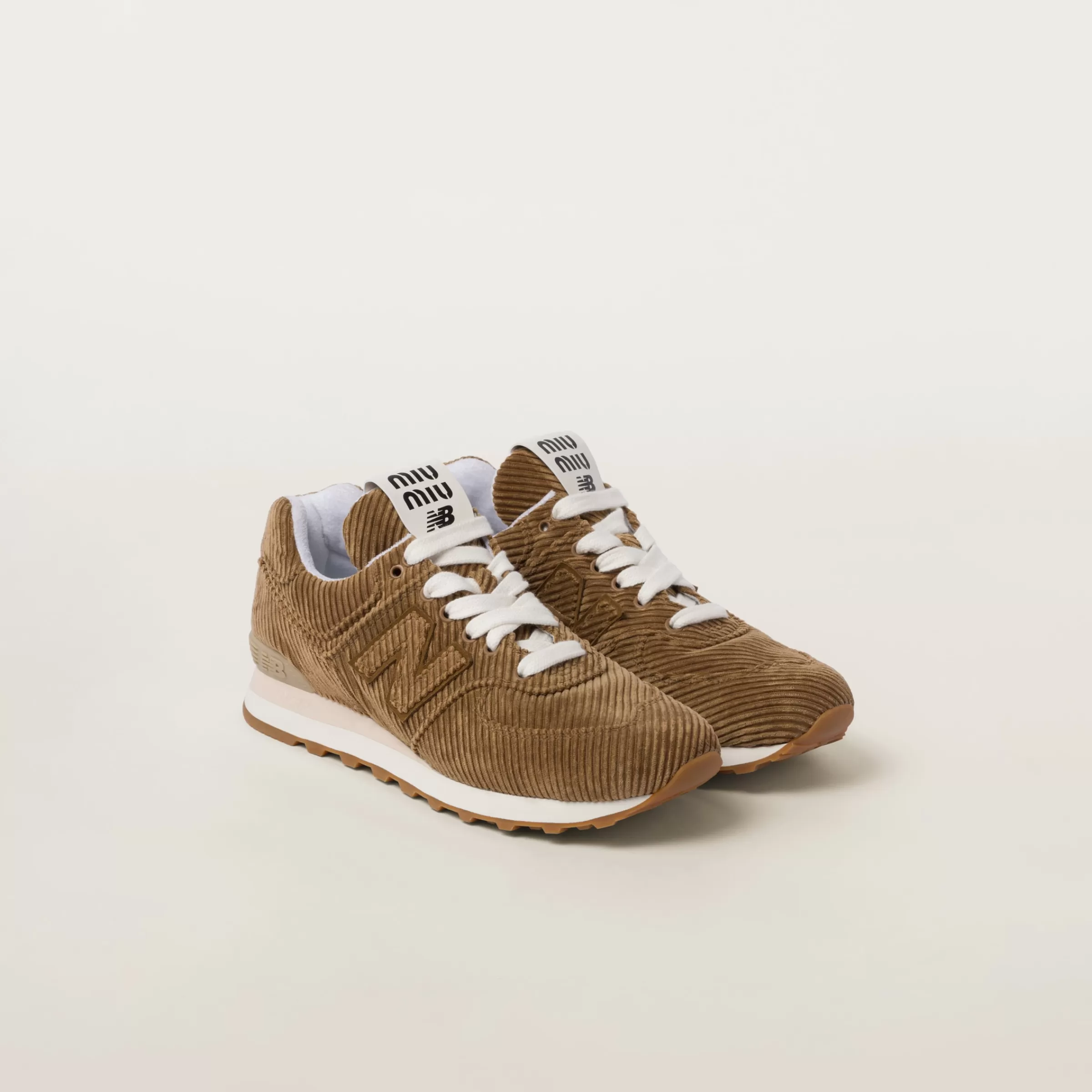 Miu Miu Sneakers 574 New Balance x in velluto a righe Cannella Store