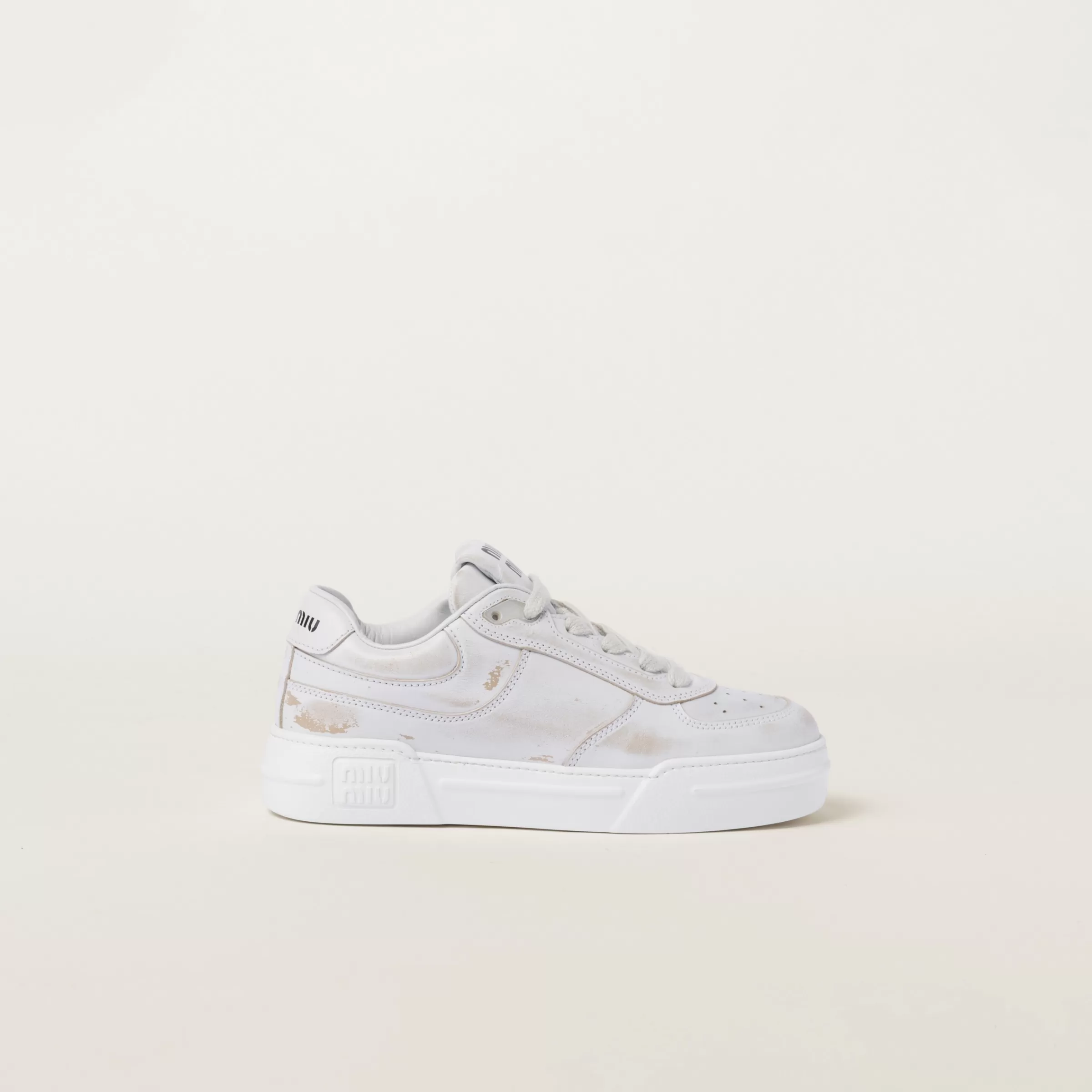 Miu Miu Sneakers allacciate in pelle decolorata Bianco Store