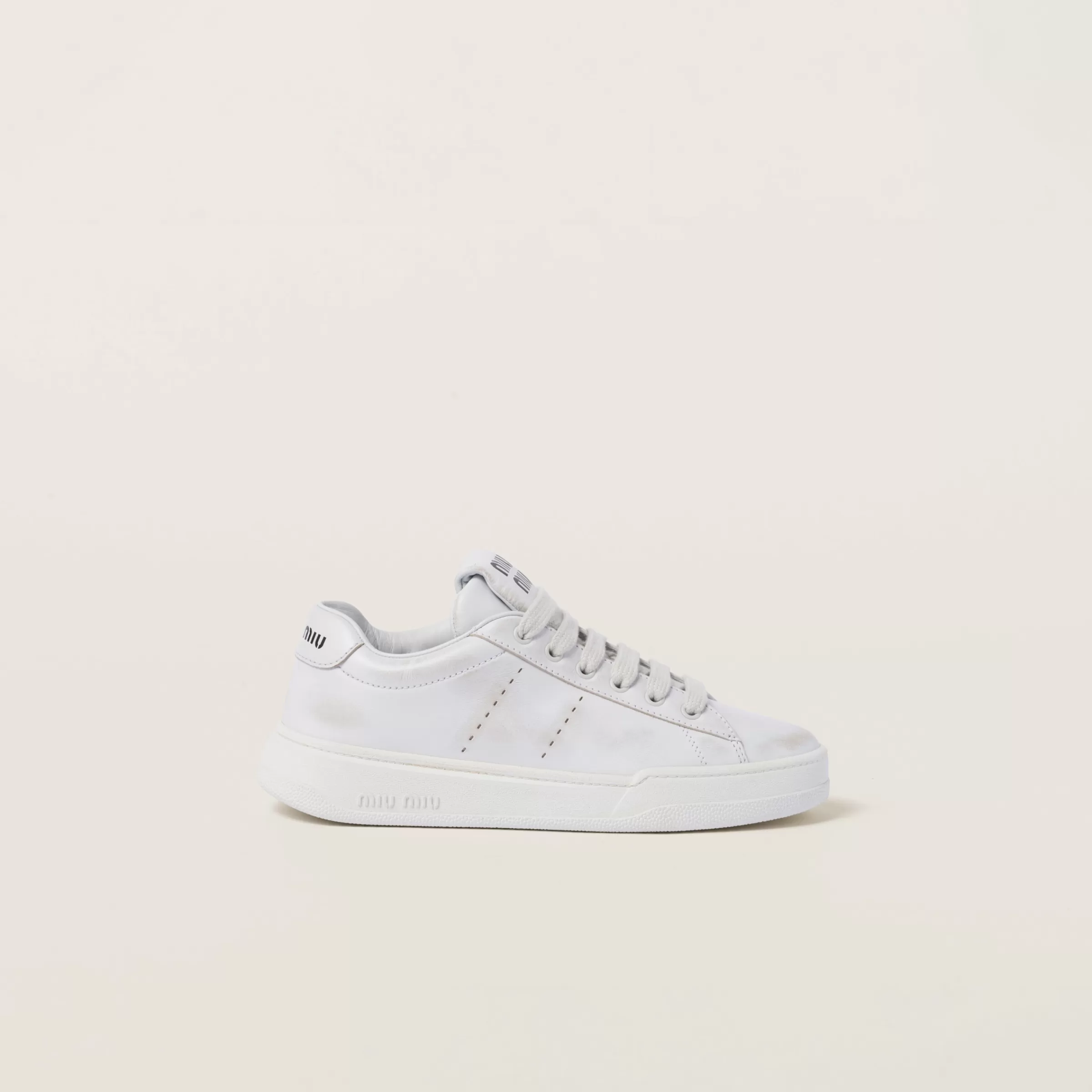 Miu Miu Sneakers in pelle decolorata Bianco Clearance