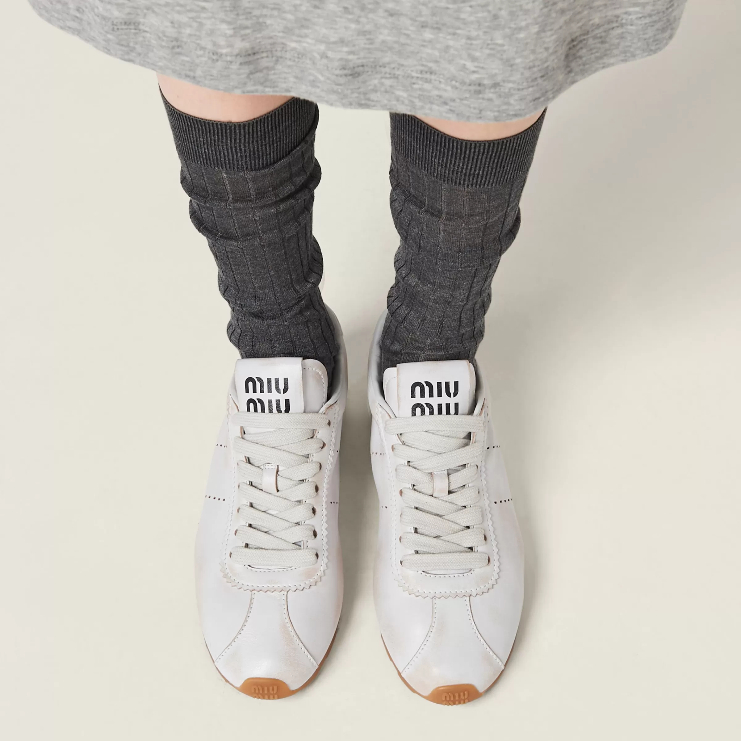 Miu Miu Sneakers Plume in nappa decolorata Bianco Flash Sale